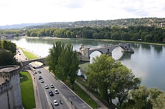 Avignonski most iz pesmi Sur le Pont d'Avignon.