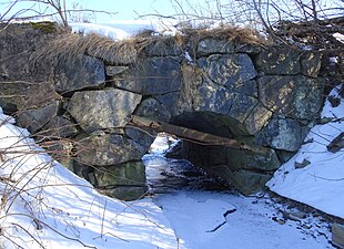 Stenvalvsbron över Skälbyån.