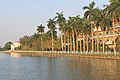 Vue de la corniche Nguyễn Đình Thi, l'une des plus pittoresques du lac de l'Ouest.