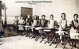 Strijkles in de Vakschool voor Meisjes, ca. 1920