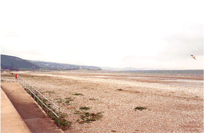 Traeth Abergele, gyda'r Gogarth yn y pellter