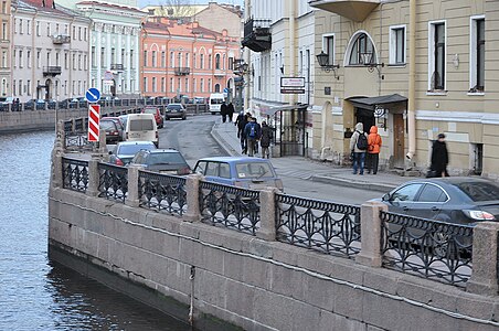 Набережная реки Мойки рядом с квартирой-музеем Пушкина